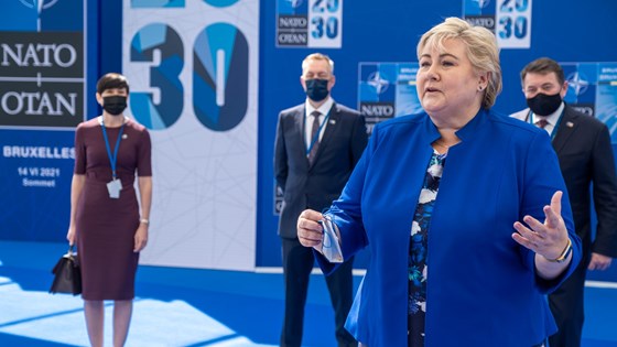 Statsminister Erna Solberg, utenriksminister Ine Eriksen Søreide, forsvarsminister Frank Bakke-Jensen og NATO-ambassadør Øystein Bø