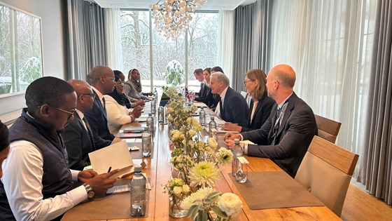 Fra møtetbordet i statsministerboligen.