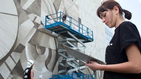 The new regional fund for Youth Employment supports the most vulnerable among them, to help them gain a foothold in the labour market. Photo: Maciek Nabradalik