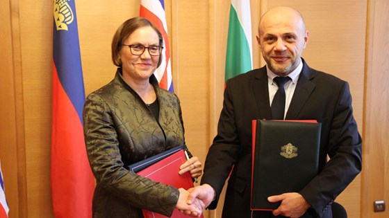 Ambassador Tove Bruvik Westberg signed the agreements together with Tomislav Donchev, Deputy Prime Minister for EU Funds and Economic Policies. Photo: Christian Grotnes Halvorsen, MFA
