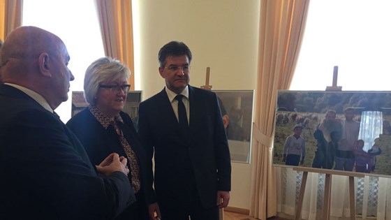 Slovakias utenriksminister Miroslav Lajčák (til høyre) og EØS- og EU-minister Elisabeth Vik Aspaker satser på næringsliv og klima som samarbeidsområder med dagens avtale om fordeling av EØS-midler. Foto: Rune Bjåstad, UD