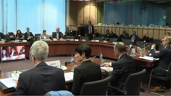 Foreign Minister Ine Eriksen Søreide between EU ambassador Rolf Einar Fife (left) and director general Niels Engelschiøn (right) at the EEA Council meeting. Credit: EU