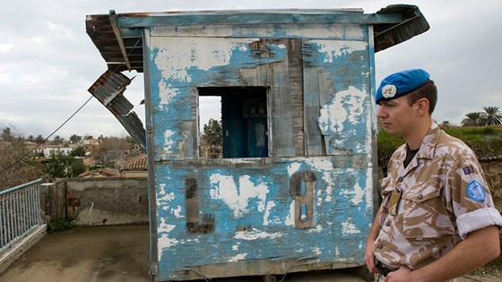 FNs fredsbevarende styrker på Kypros (Unficyp) kontrollerer buffersonen mellom de stridende partene. Foto: Eskinder Debebe, FN