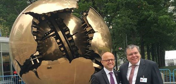 Klima- og miljøminister Vidar Helgesen møtte sin brasilianske kollega, Sarney Filho for å diskutere hvordan man kan øke innsatsen for å håndheve skogloven. Foto: Vedis Vik, KLD