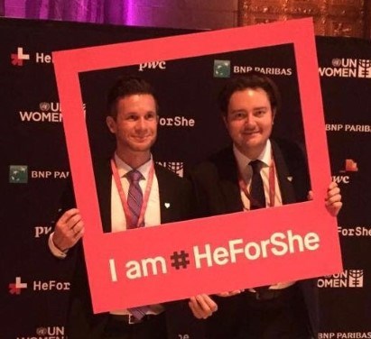 André Mundal og statssekretær Jens Frølich Holte er HeForShe! Foto: Juni Nyheim Solbrække, UD