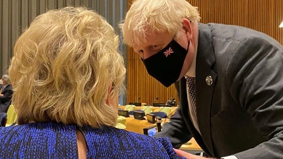 Statsminister Solberg og Storbritannias statsminister Johnson under det uformelle toppmøtet om klima. 