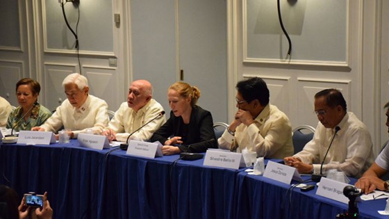 The parties in the Philippine talks at the closing ceremony in Rome, 25 January. Photo: Roar Underdal, Norwegian Embassy in Rome