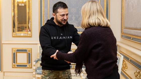 Utenriksminister Anniken Huitfeldt og president Volodomyr Zelenskyj. Foto: Kiur Kaasik/Delfi Meedia