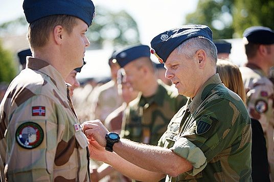 Medaljeparade for det hjemkomne personellet etter operasjon Unified Protector og Odyssey Dawn
