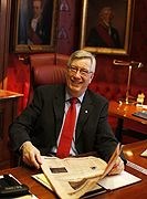 Ruhtadanministtar Sigbjørn Johnsen (Ap)                           Govven: Rune Kongsro
