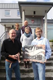 Seniorrådgjevar Knut Martens, hovudtillitsvald Christin Klubben i Utdanningsforbundet, personalkonsulent John Helge Møgster og hovudtillitsvald Marit Brakestad frå Fagforbundet tok i mot Arbeidsmiljøprisen 2012 på vegne av Bømlo kommune i Ulvik.