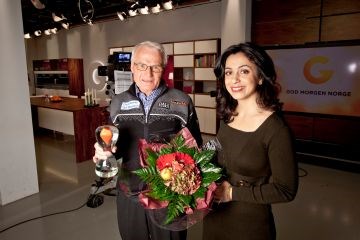 Vinner av Frivillighetsprisen 2012, Helge Brekke og kulturminister Hadia Tajik.