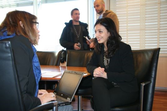Kulturminister Hadia Tajik intervjues om forslag til boklov. 