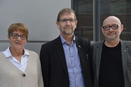 Fra venstre: HTV i Fagforbundet, Marit Barkestad, Rådmann Sverre Olav Svarstad og prosjektleder for Saman om ein betre kommune i Bømlo kommune, Knut Martens