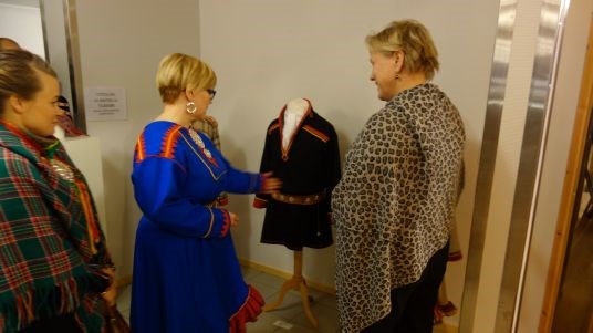 Kulturminister Thorhild Widvey besøker Senter for nordlige folk februar 2014.