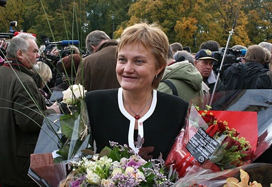 Fornyings- og kirkeminister Rigmor Aasrud på Slottsplassen.