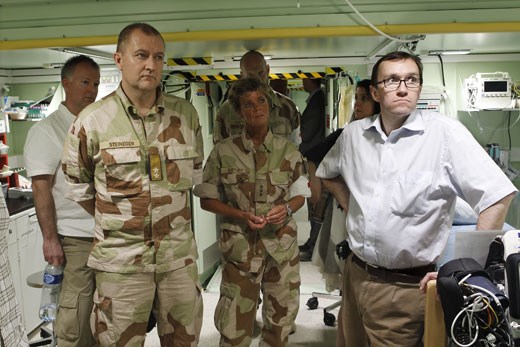 Espen Barth Eide inne på det norske feltsykehuset.