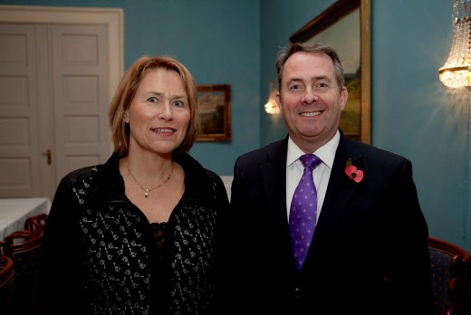 Suodjalusministtar Grete Faremo ja su brihttalaš  kollega, Liam Fox.