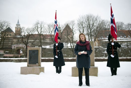 Faermo tildelte Krigskorset. Foto: Forsvarets forum.