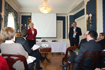 Finansminister Kristin Halvorsen og avdelingsdirektør Per Olav Gjesti