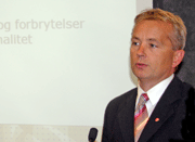 Justisminister Knut Storberget presenterte forslag til nye lovbestemmelser mot folkemord, krigsforbrytelser og forbrytelser mot menneskeheten.