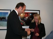 Fra nøkkeloverrekkelsen 20. oktober 2009. Anniken Huitfeldt overtar nøkkelen etter Trond Giske. Foto: Wenche Nybo/KKD