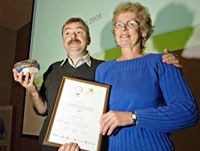 Vinneren Mabel Owren og juryleder Frode Aga. Foto Ravn Steinsvik NHO reiseliv