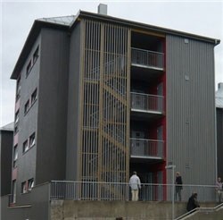 Seks boliger i massivtre er klar for bruk på Rena.
