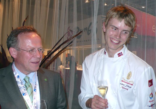 Landbruks- og matminister Lars Peder Brekk og vinner Geir Skeie.
