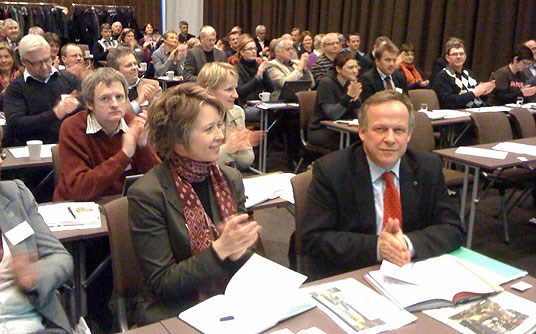 Landbruks-_og_matminister Lars Peder Brekk under samråd i Bergen.