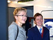 Samferdselsminister Liv Signe Navarsete og t-baneførar. Foto: SD