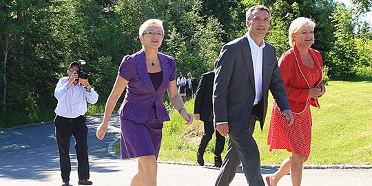 Liv Signe Navarsete, Jens Stoltenberg og Kristin Halvorsen. Foto: Statsministerens kontor