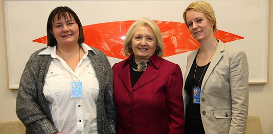 F.v. Henriette Westhrin (BLD), ), USAs globale likestillingsambassadør Melanne Verveer, statssekretær Ingrid Fiskaa (UD). Foto: Martin Lerberg Fossum, FN-delegasjonen