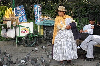 Bolivianske myndigheter håper inntektene fra oljevirksomheten kan få flere folk i arbeid og bedre inntektene til folk flest. Foto: Wera Helstrøm, UD