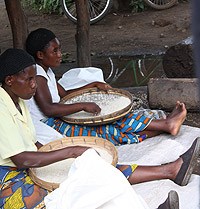 : Kvinner som deltar i norskstøttet prosjekt for økologisk landbruk i South Luangwa området. Foto: Stine Horn, UD