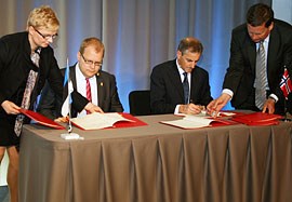 Estonian Foreign Minister Urmas Paet and Mr Støre signed an agreement in Oslo 8 June 2011 on the allocation of EEA and Norway Grants to Estonia in the period leading up to 2014. Photo: C.G.Halvorsen, MFA, Oslo
