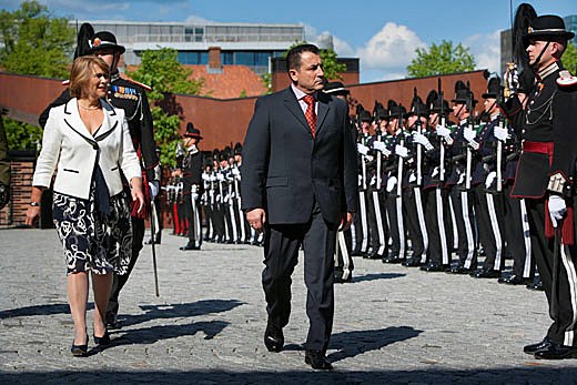 Forsvarsminister Grete Faremo og Bosnia-Herzegovinas forsvarsminister Selmo Cikotic. - Foto: Torgeir Haugaard, Forsvarets mediesenter