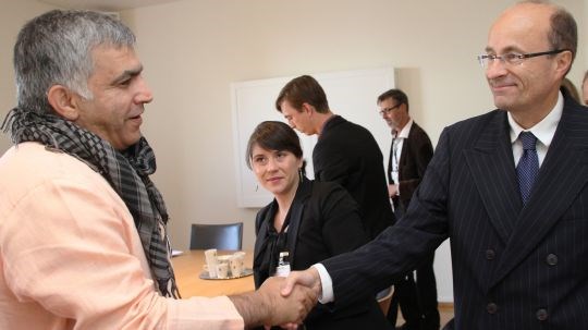 Brattskar møtte menneskerettighetsforkjemperen Nabeel Rajab fra Bahrain Centre for Human Rights 
