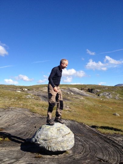 Det spesielle kartslandskapet og berggrunnen med tilhørende rikt planteliv er hovedbegrunnelsen for vernet av Láhko. (Foto: Jon Berg/MD)