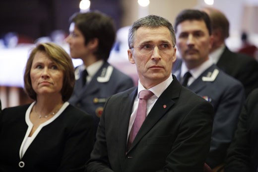 Grete Faremo og Jens Stoltenberg var til stede under krigskorsutdelingen.