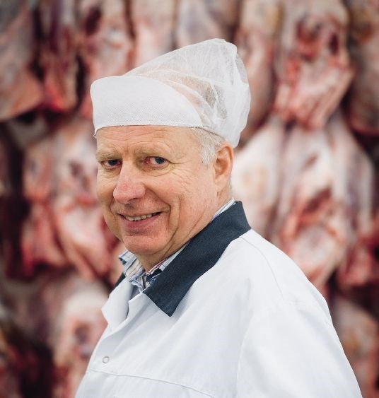 Erik Hovland Salgssjef og pølsemakermester i Smedstuen Gård, Dal i Eidsvoll, Akershus. 